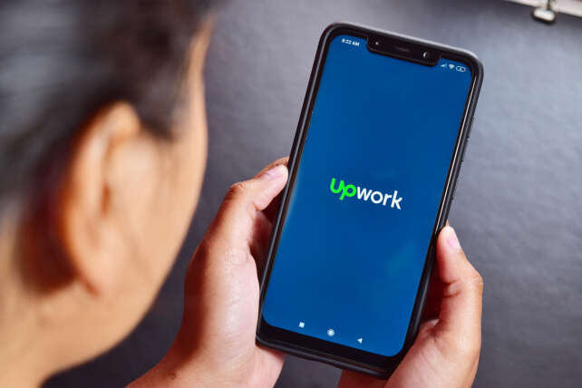 - [x] 11 Upwork Profile Tips to Win More Jobs (with Examples!)
